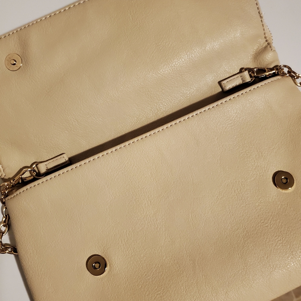 Aldo clutch and Jones of NY shall - Picture 4 of 9